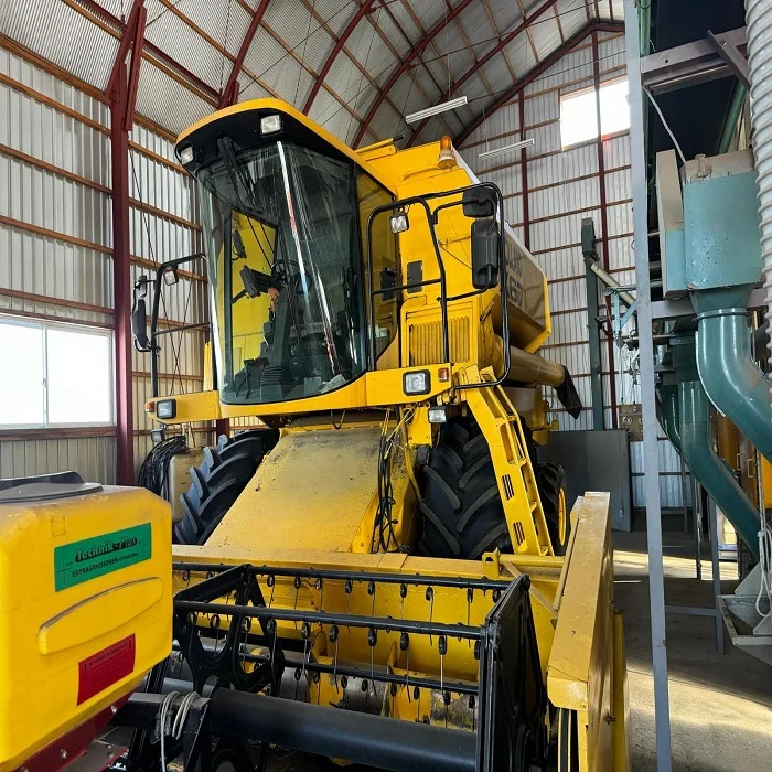 Fairly Used Agriculture Machinery Combine Harvester New-Holland CR9060 For Rice And Wheat Cheap Combine Harvester From France
