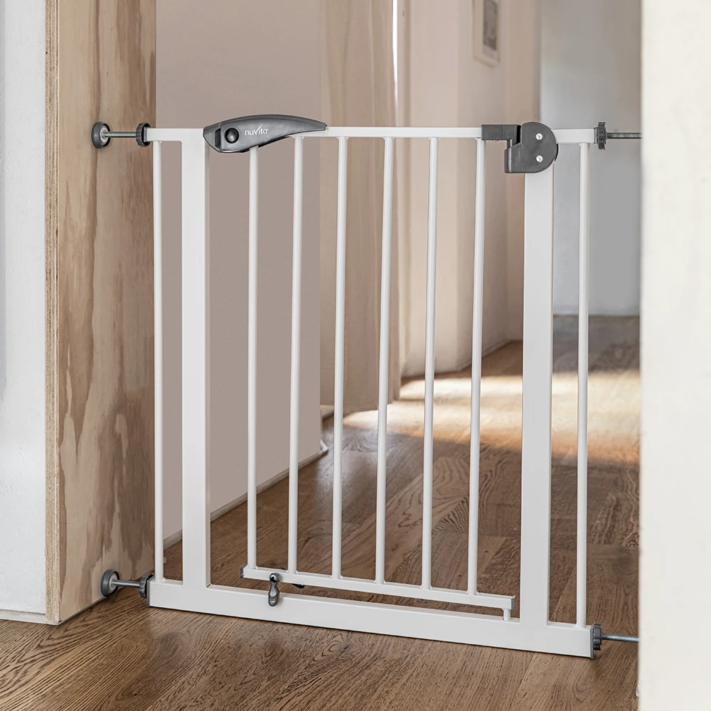 2023 Factory Direct Sale Customizable Baby Safety Gate Kids Self-Closing Safety Doors Plastic Metal Trending OEM Product