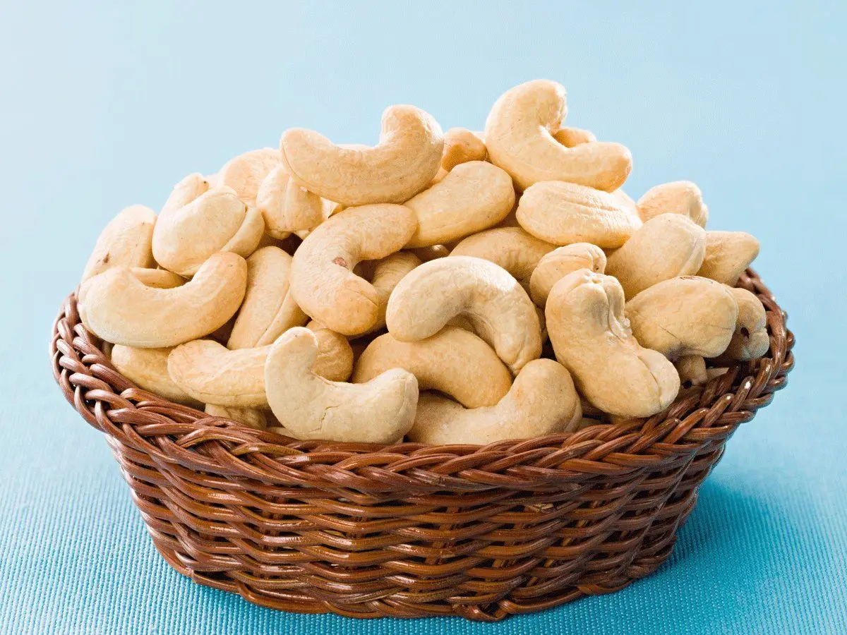 Best Quality Cashew Nuts for Healthy Eating and Energy Available at Affordable Price From Indian Exporter