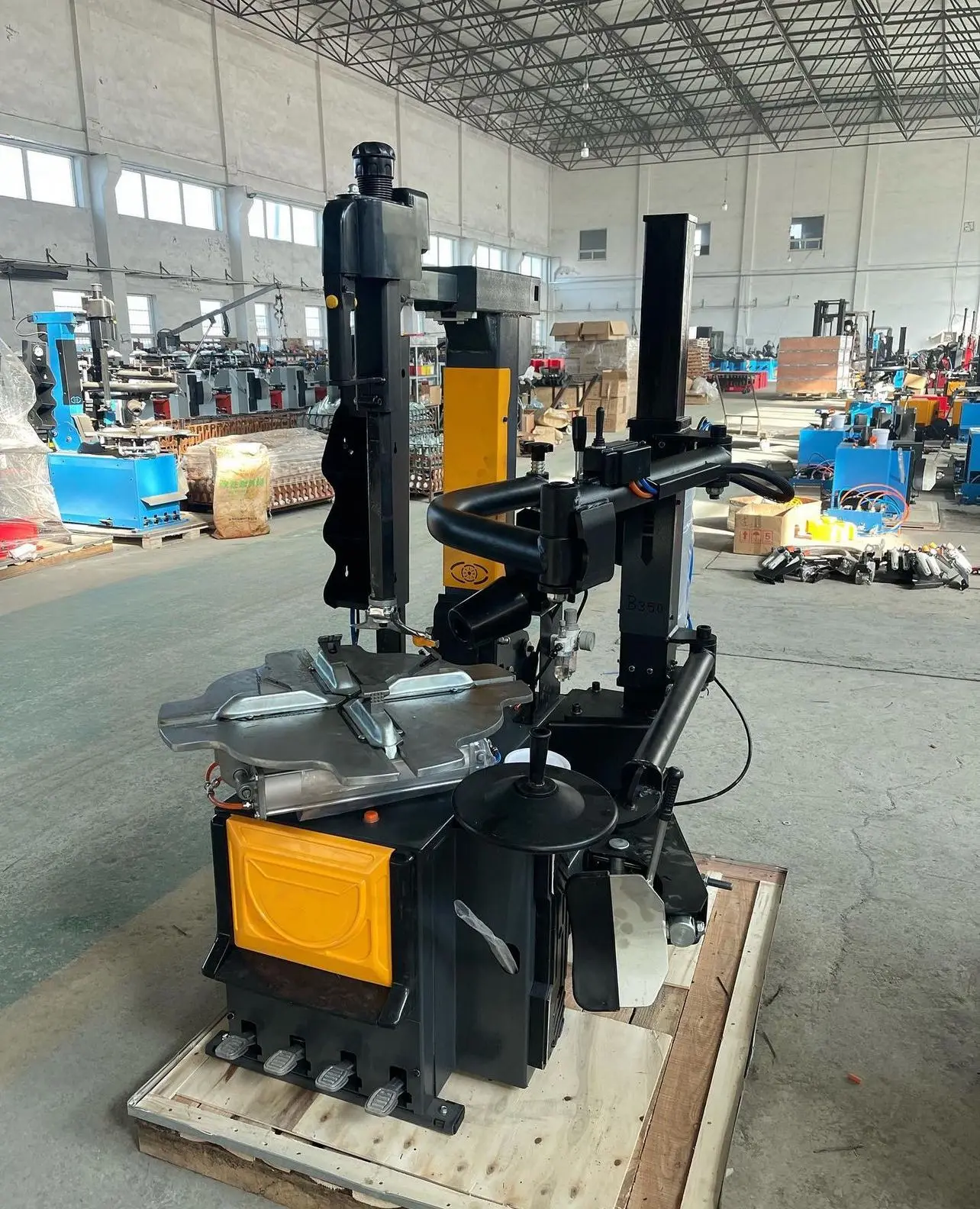 1.5HP Pneumatic Tilt-Back Tire Machine Balancer Combo 10-24 Rim Clamp with 41.3 (1050mm) Tire Bead Breaker for Tire Changers