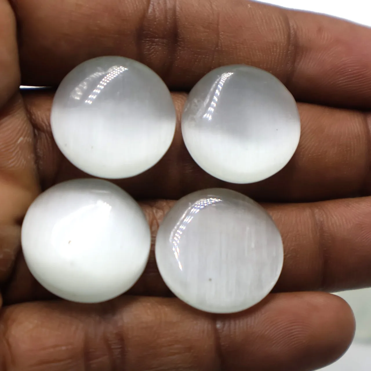 Wholesale Natural White Monalisa Crystal Stones Handmade Healing Crafts for Necklace Decoration for Crafts and Home Use
