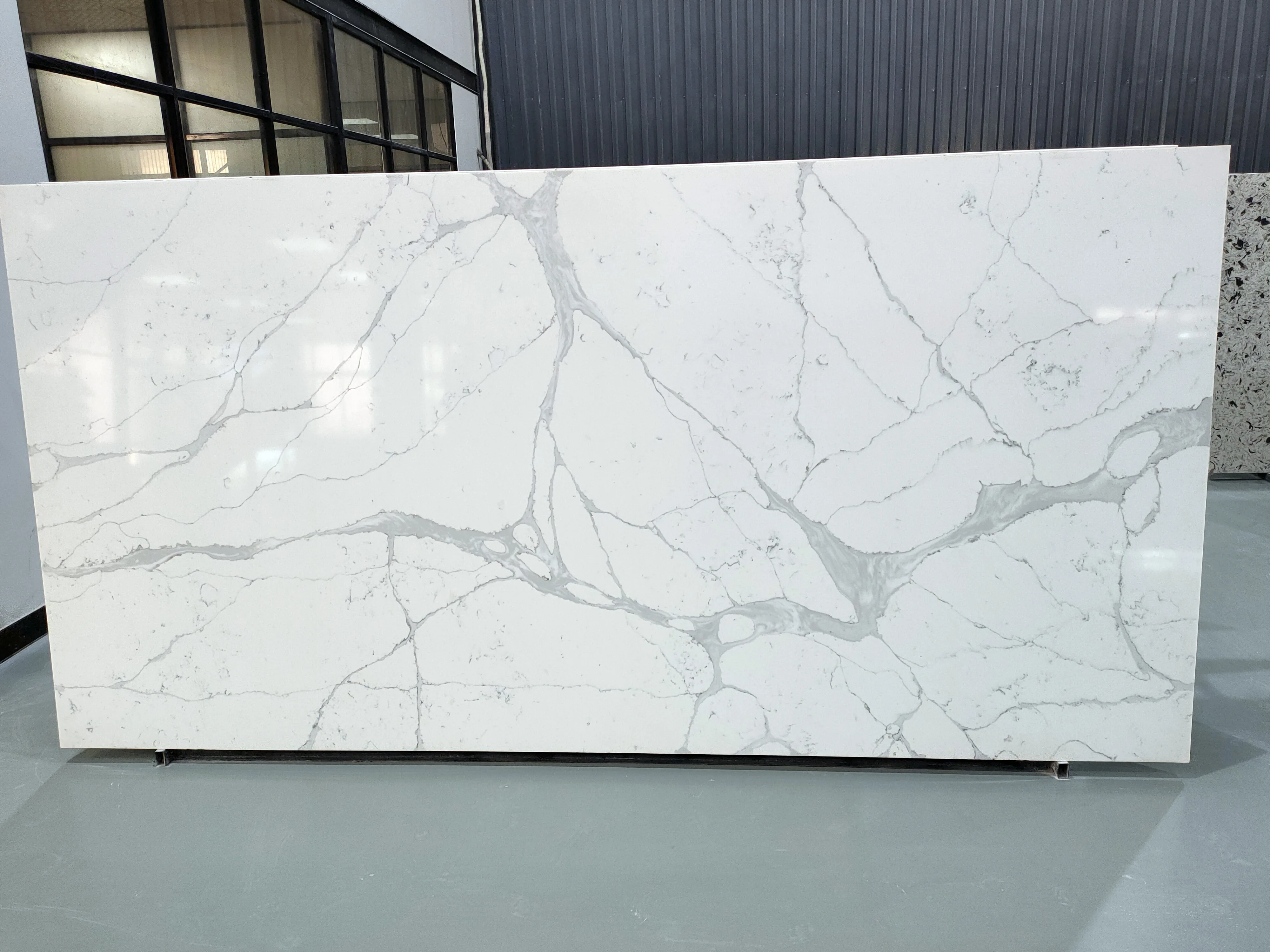 Factory Price calacatta white quartz stone artificial stone slab for kitchen countertop