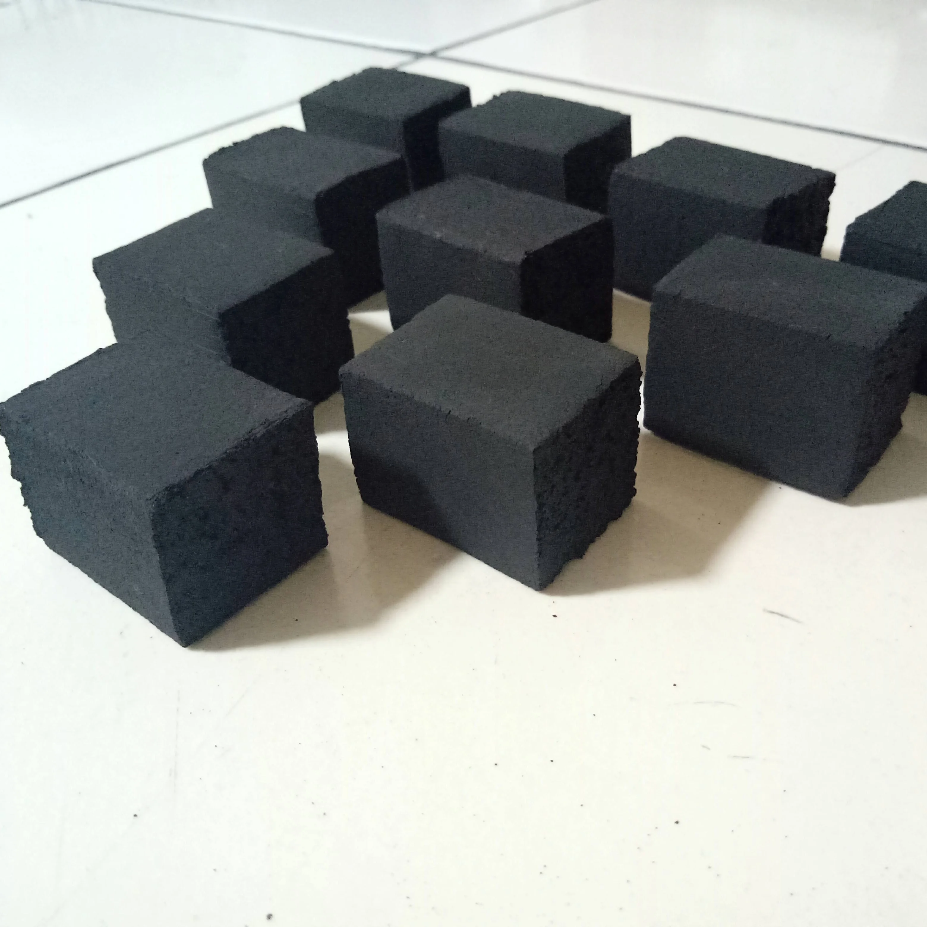 CUBE BRIQUETTE Coconut Shell Charcoal / Natural Coconut Shell Coal Briquette