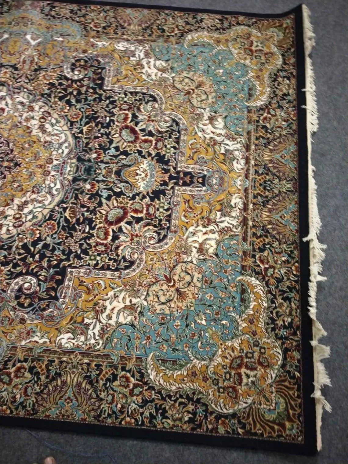 Export Quality Embroidered Modern Carpets Rugs for Home and Hotel Use from Indian Supplier at Bulk Price