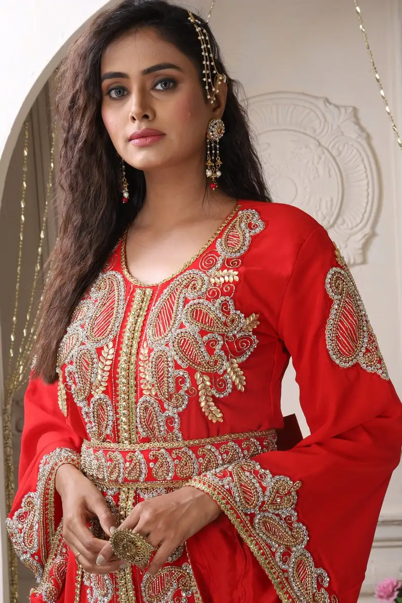 Stunning Purple Dubai Arabic Evening Dresses Beaded Long Sleeve Moroccan Kaftan Evening Gown Muslim Prom Dresses