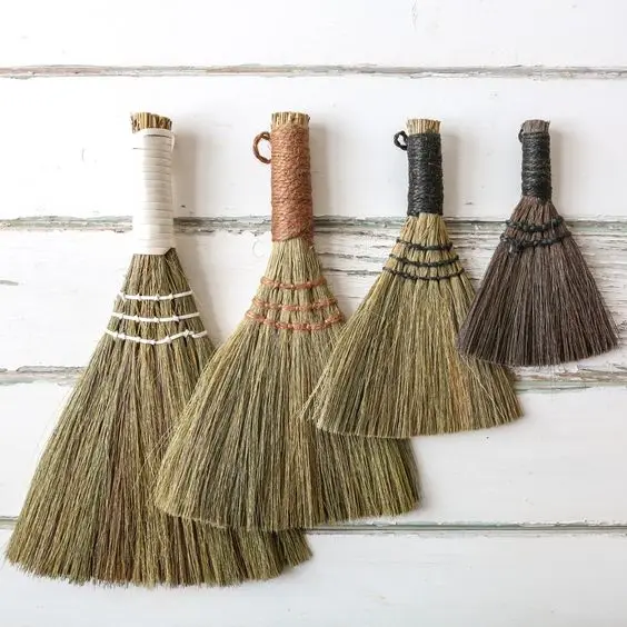 Ecofriendly Grass Broom For Cleaning House cleaning products with short handle/garden broom wooden stick broom handicraft