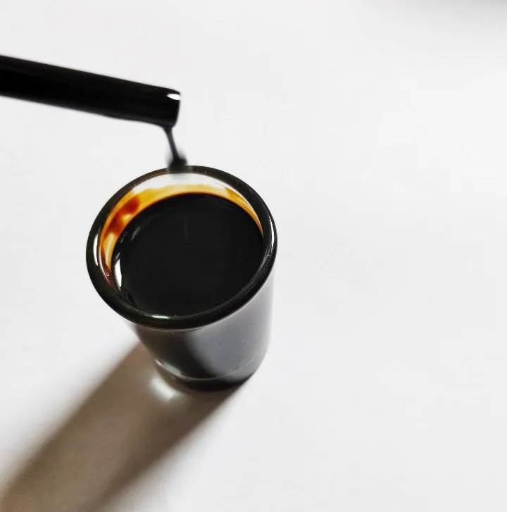 CNSL Рафинированное или необработанное масло кешью nhut shell liquid небольшое количество низкая стоимость доставки Премиум качество