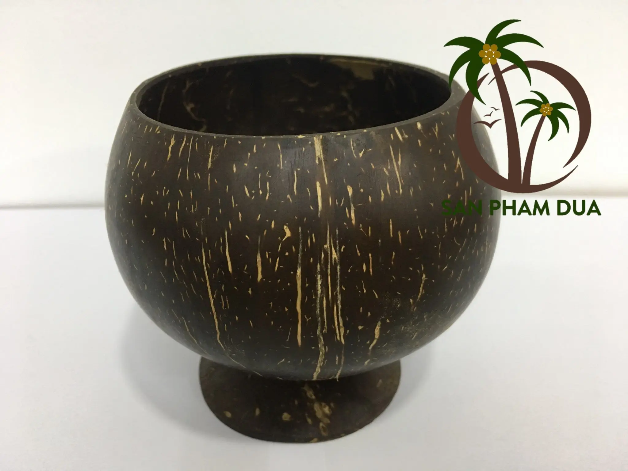 COCONUT ICE CREAM CUP/ COCONUT SHELL CUP FOR DRINKING TEA CUSTOMIZED LOGO SUPPLIER IN VIETNAM COCONUT CUPS/ COFFEE CUP