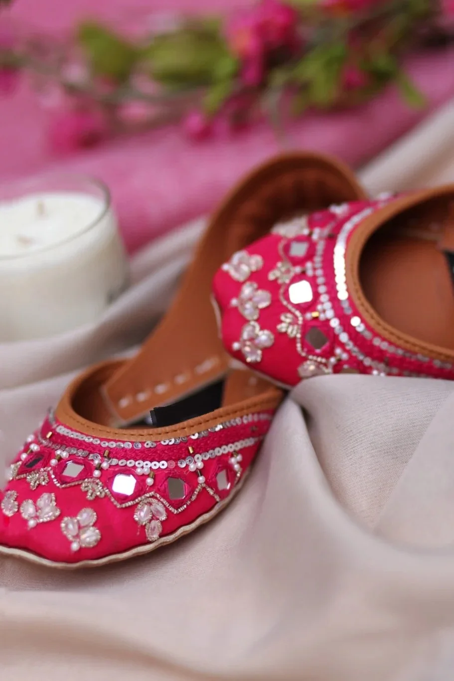 Wholesale New Custom Design Foot Wear Flat Khussa Shoes With Stones Womens Non Slip Khussa Jutti Punjabi Style Khussas For Women