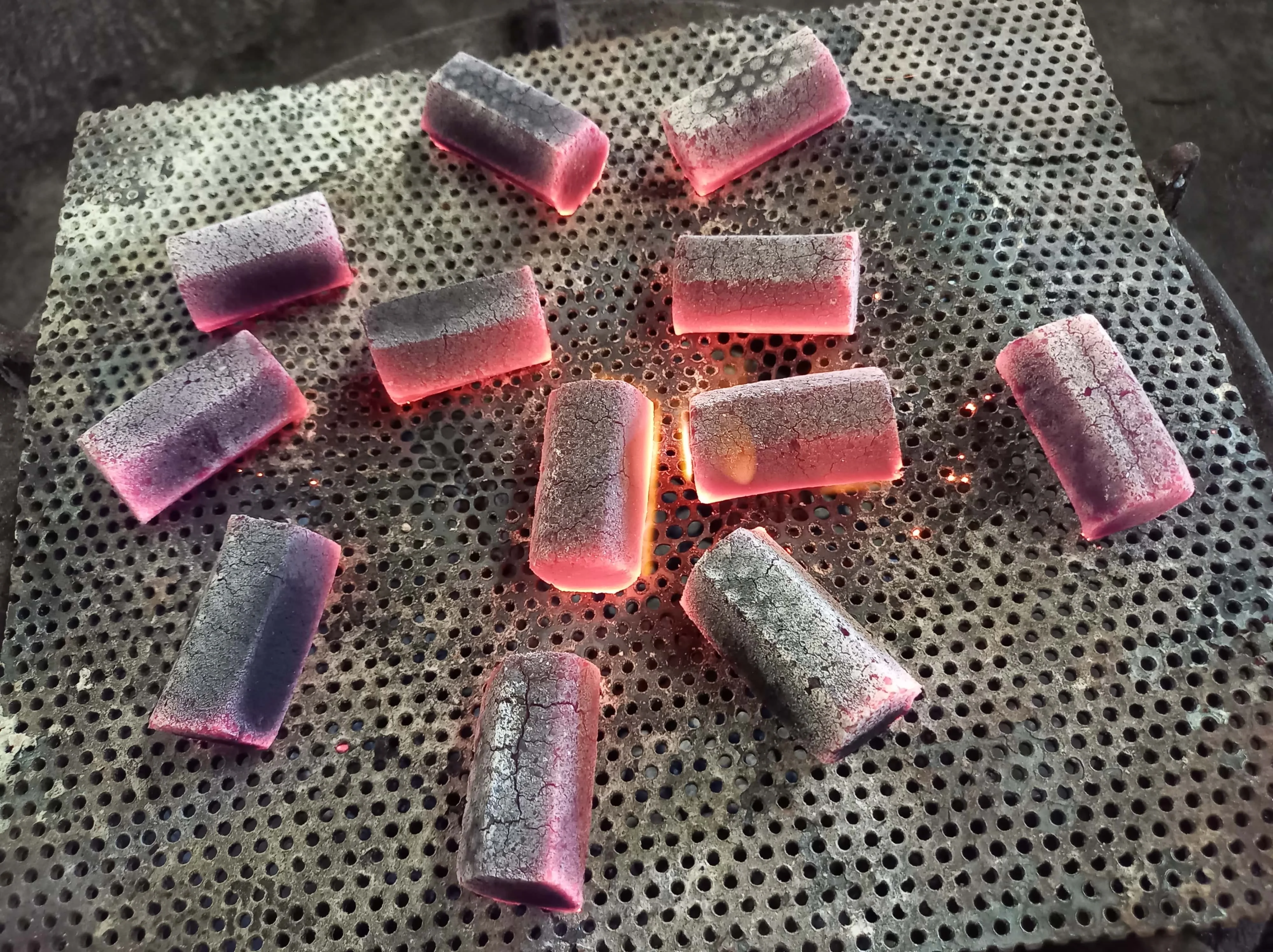 HIGH QUALITY BEST PRICE From Indonesia Low Ash Coconut Shell Charcoal Shisha