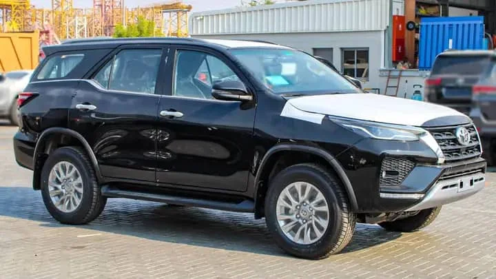 Самая дешевая цена подержанных и новых автомобилей Toyota Fortuner Premium AWD SUV для продажи
