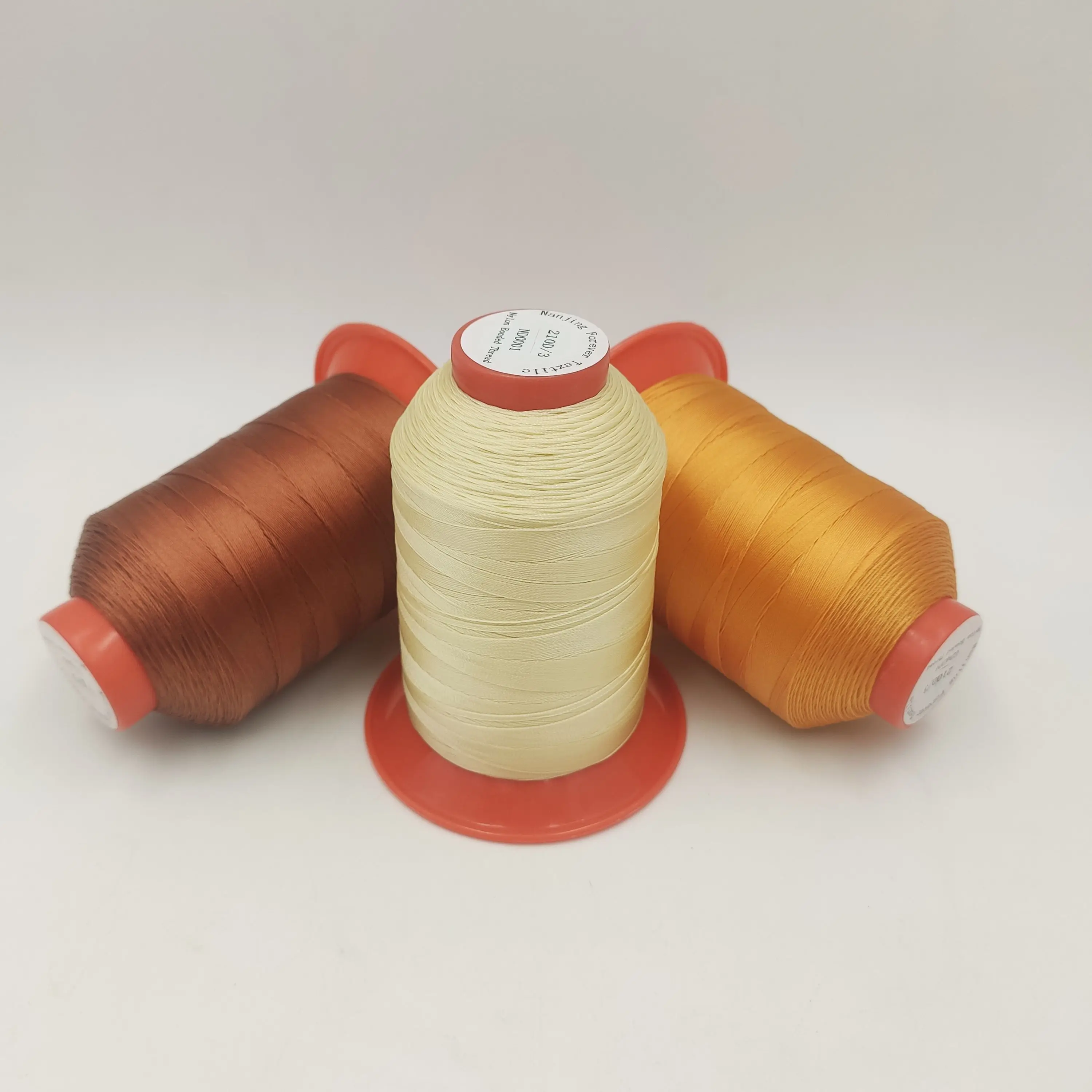 Мягкий и красочный 135 Tex-связанный нейлон 66 из микрофибры высокопрочная переработанная нейлоновая пряжа