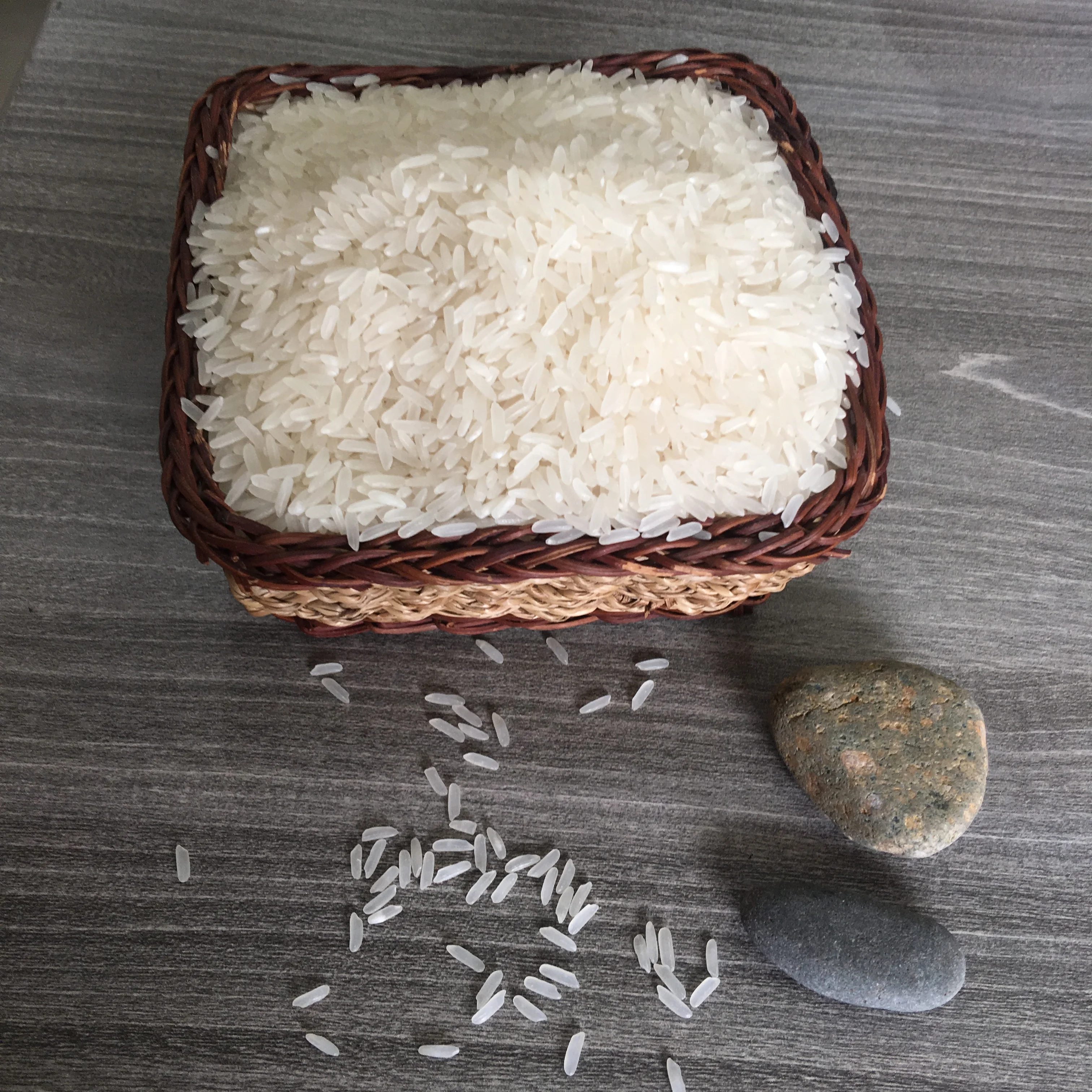 Вьетнамская мягкая текстура, хорошо фрезерный мягкий 25 кг 2% сломанный 50 кг ПП-пакеты, обычный новый урожай жасминового риса с сроком годности 24 месяца