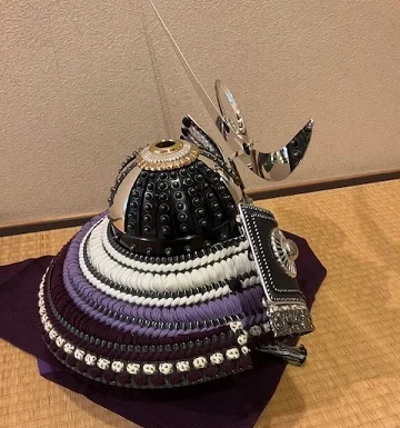 Japanese samurai helmet made by Japanese tradition looking for distributor samurai statue