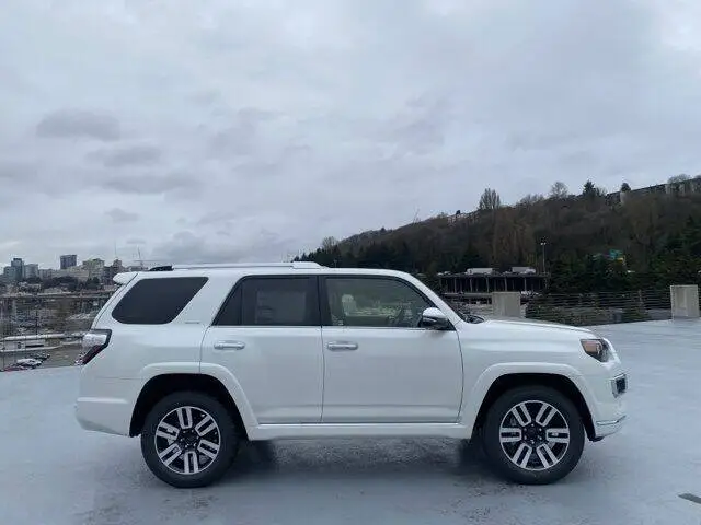 Аккуратно использованный Toyotas 4 бегунки SR5 TRD Sport V8 0 л бензиновый 4WD автоматический 2022 модель 100% отлично работает без происшествий