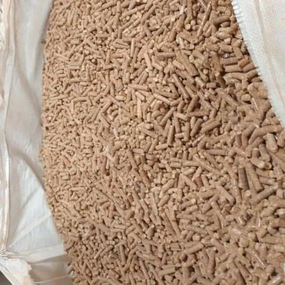 HIgh quality  25 tons Big Moutain Brand Pine acacia And rubber eucalyptus pulp wood chip From Vietnam