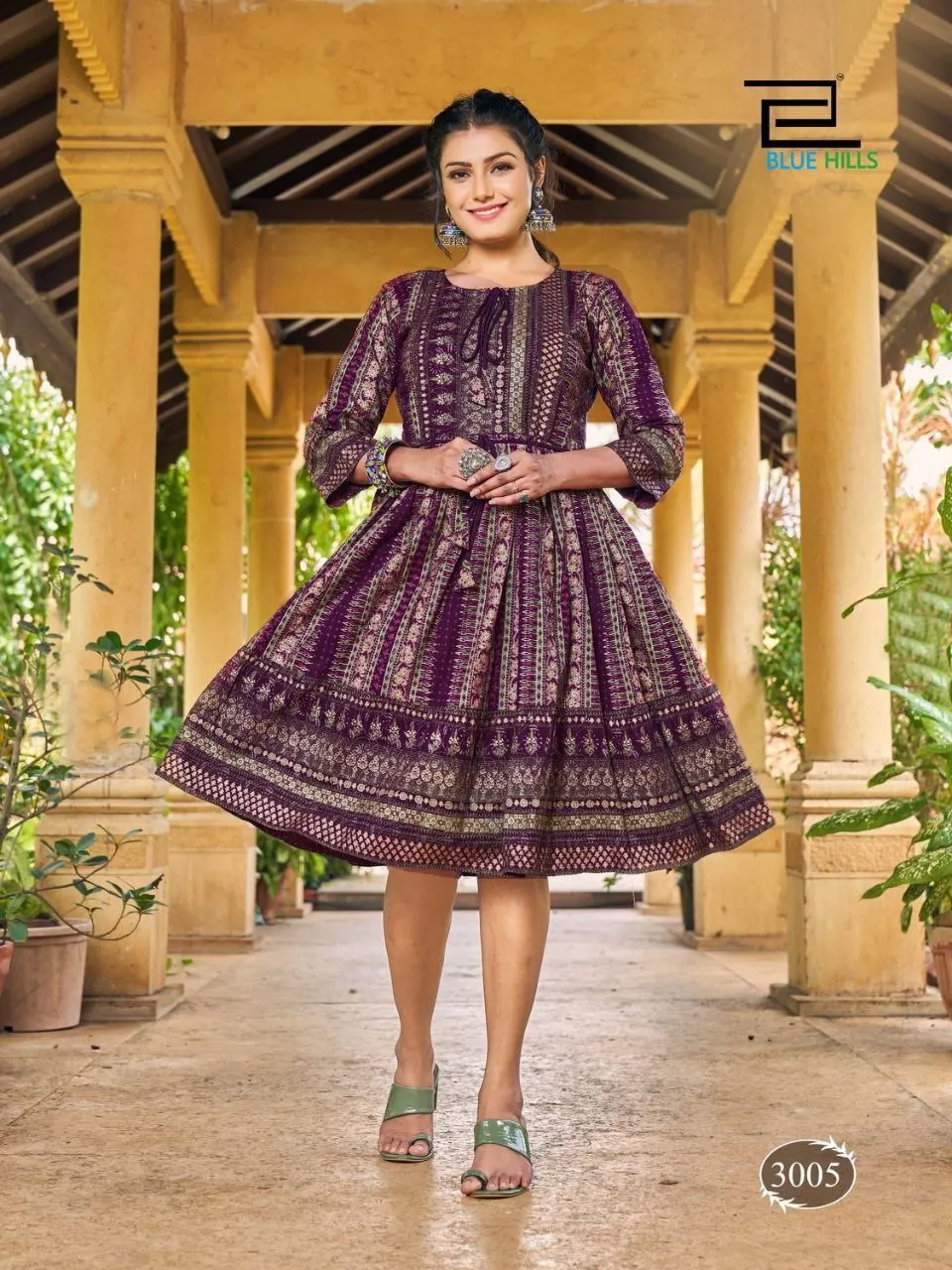 new desgin tops Tunic Style Full Flair With center Belt kurti