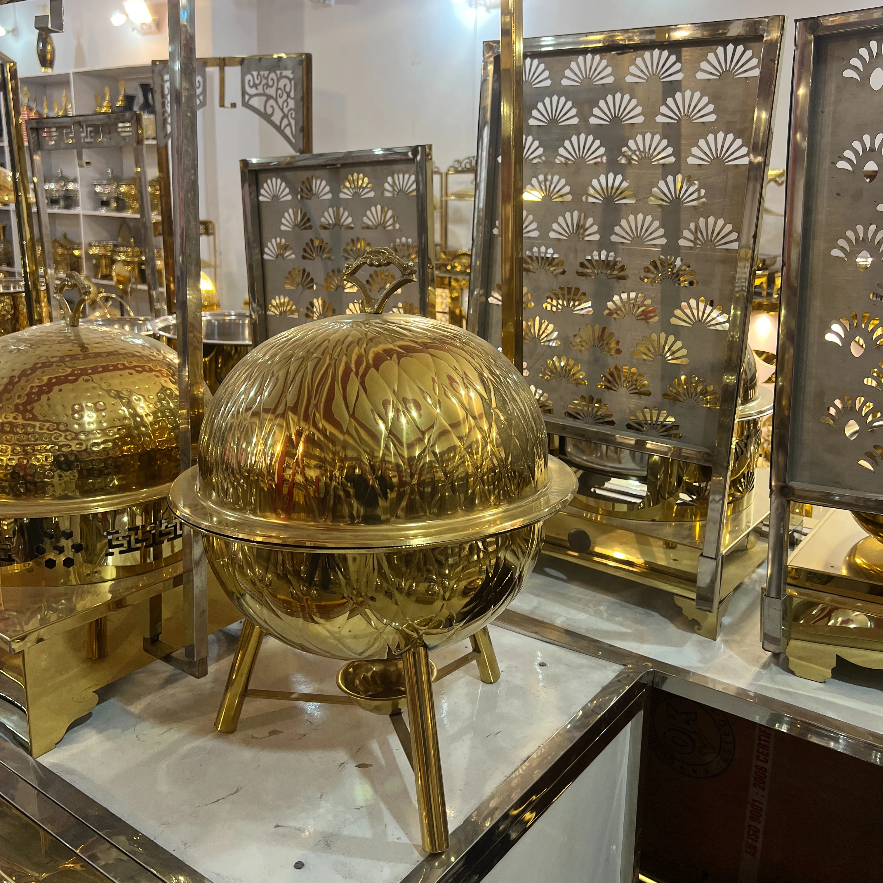 Ball shape SS Luxury Chaffing Dishes with Lid for hotels and restaurants for catering needs and display needs in steel & brass