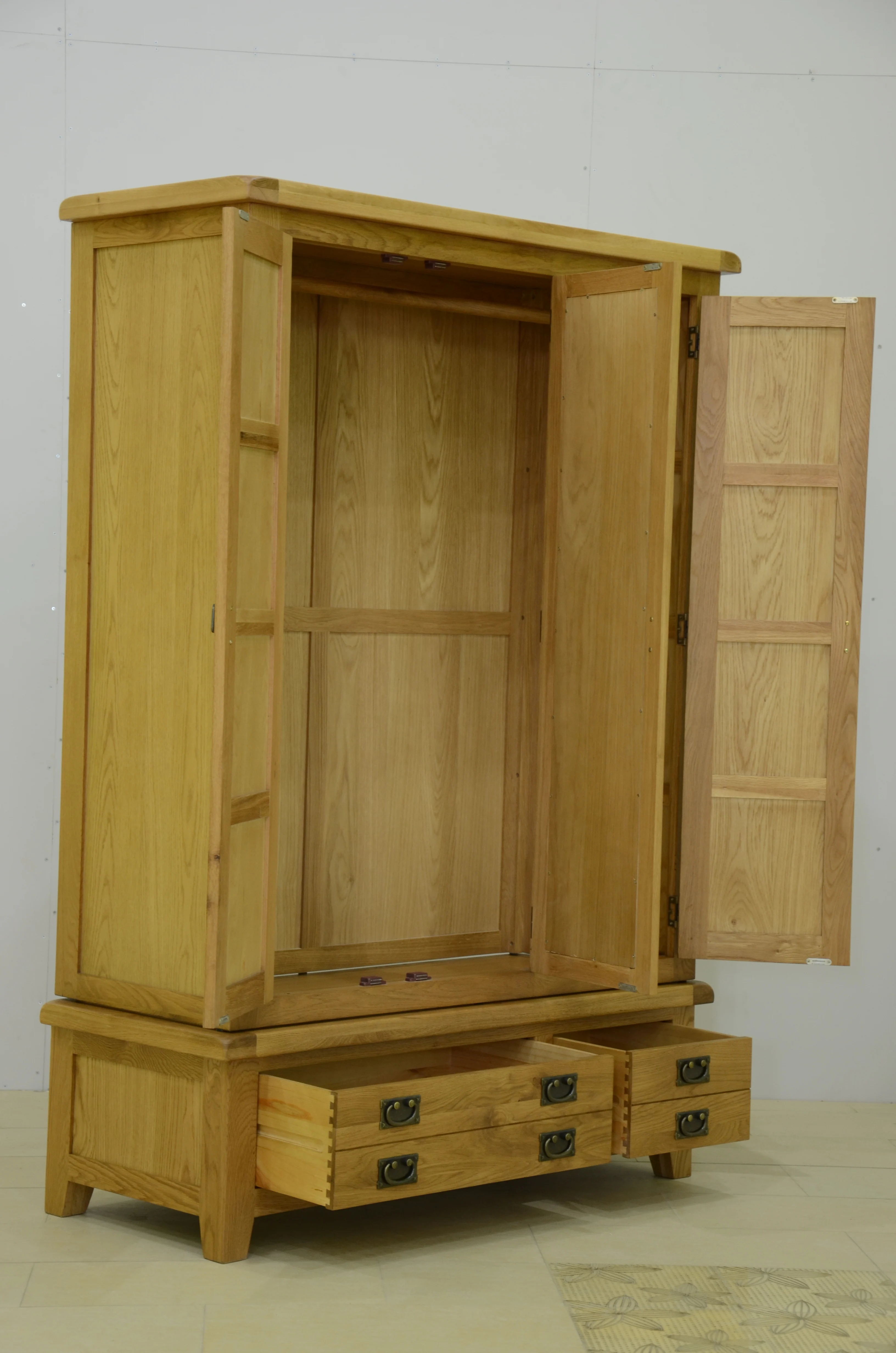 TRIPPLE WARDROBE WITH DRAWERS