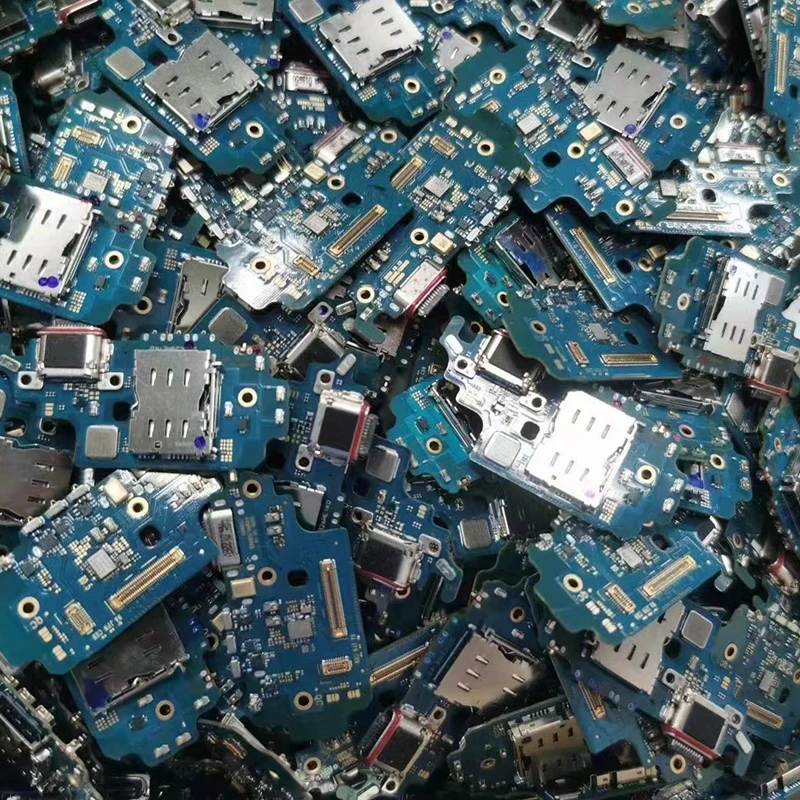 USB-порт для зарядки сотового телефона