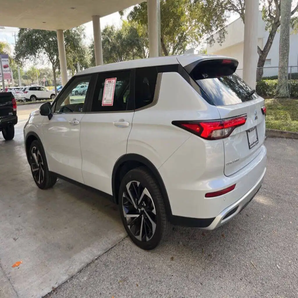 Лучшее состояние 2023 автомобиля Mitsubishi Outlander