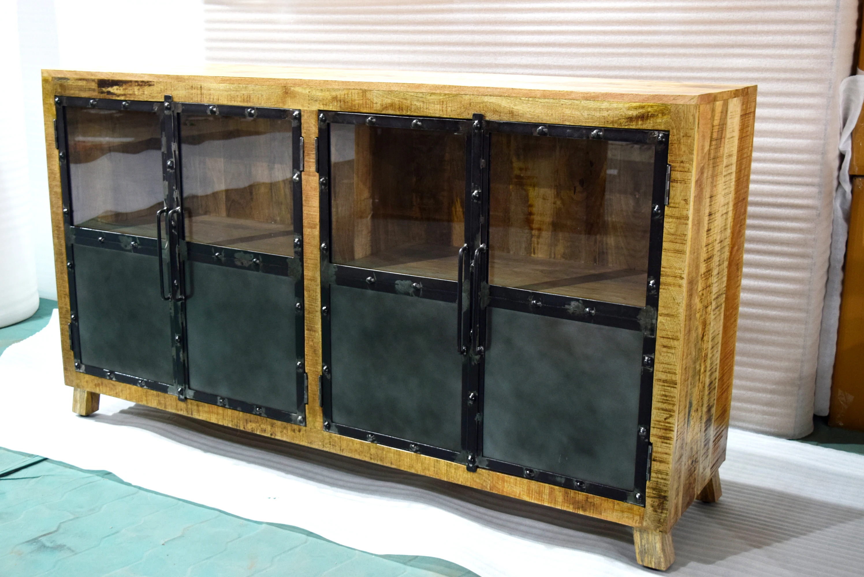 Hot Sale 2024 Solid Mango Wood Glass Door Iron Rivet Panel Display Cabinet Showcase Storage Cabinet for Home Living Room