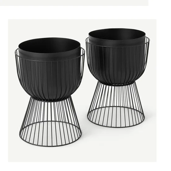 Top Trending Eco Friendly Gold Plated Finishing Metal Garden Planter Handcrafted Design Garden Decorative Flowering Planter Pot