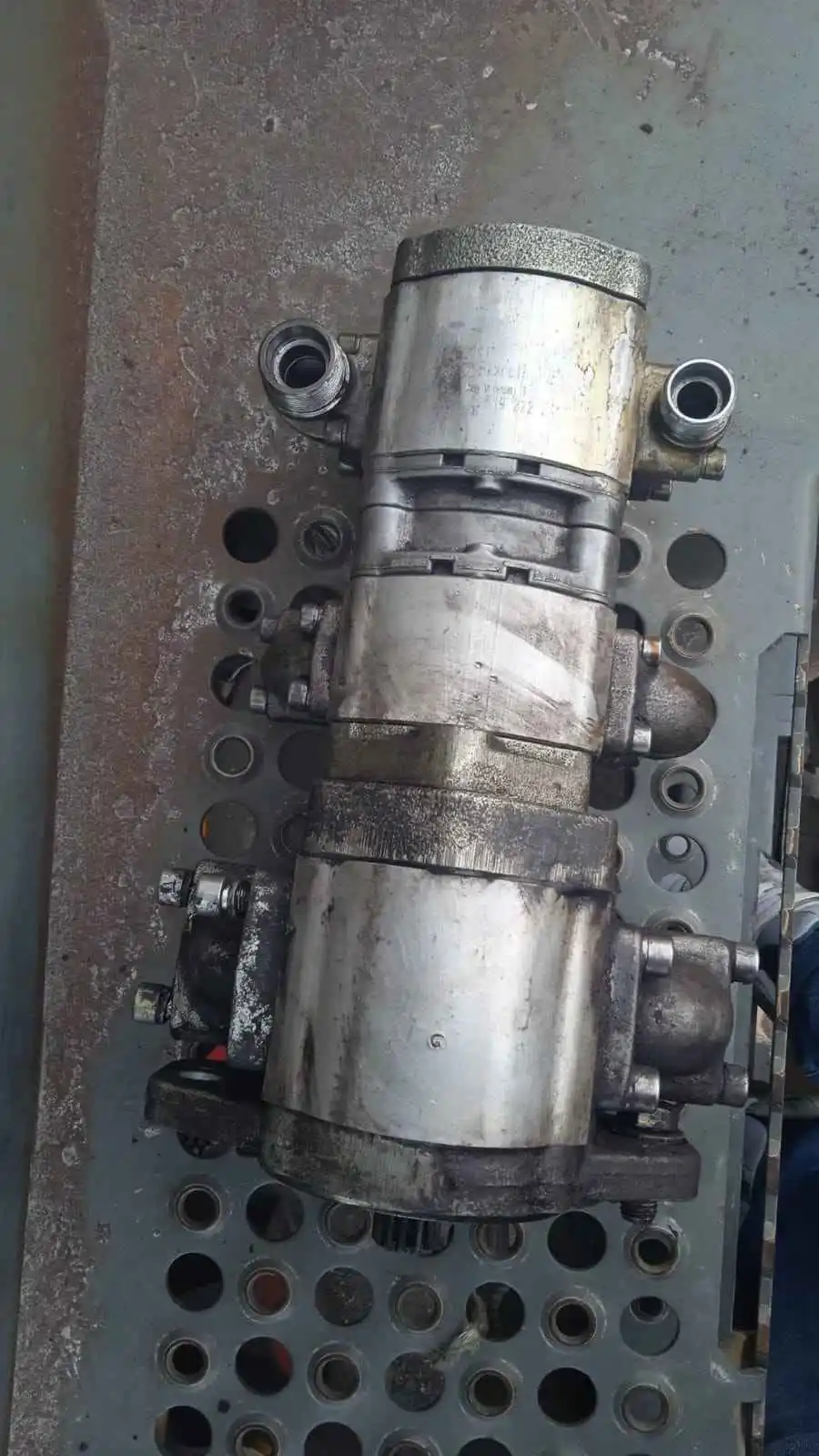 THREE-STAGE GEAR HYDRAULIC PUMP 11100669