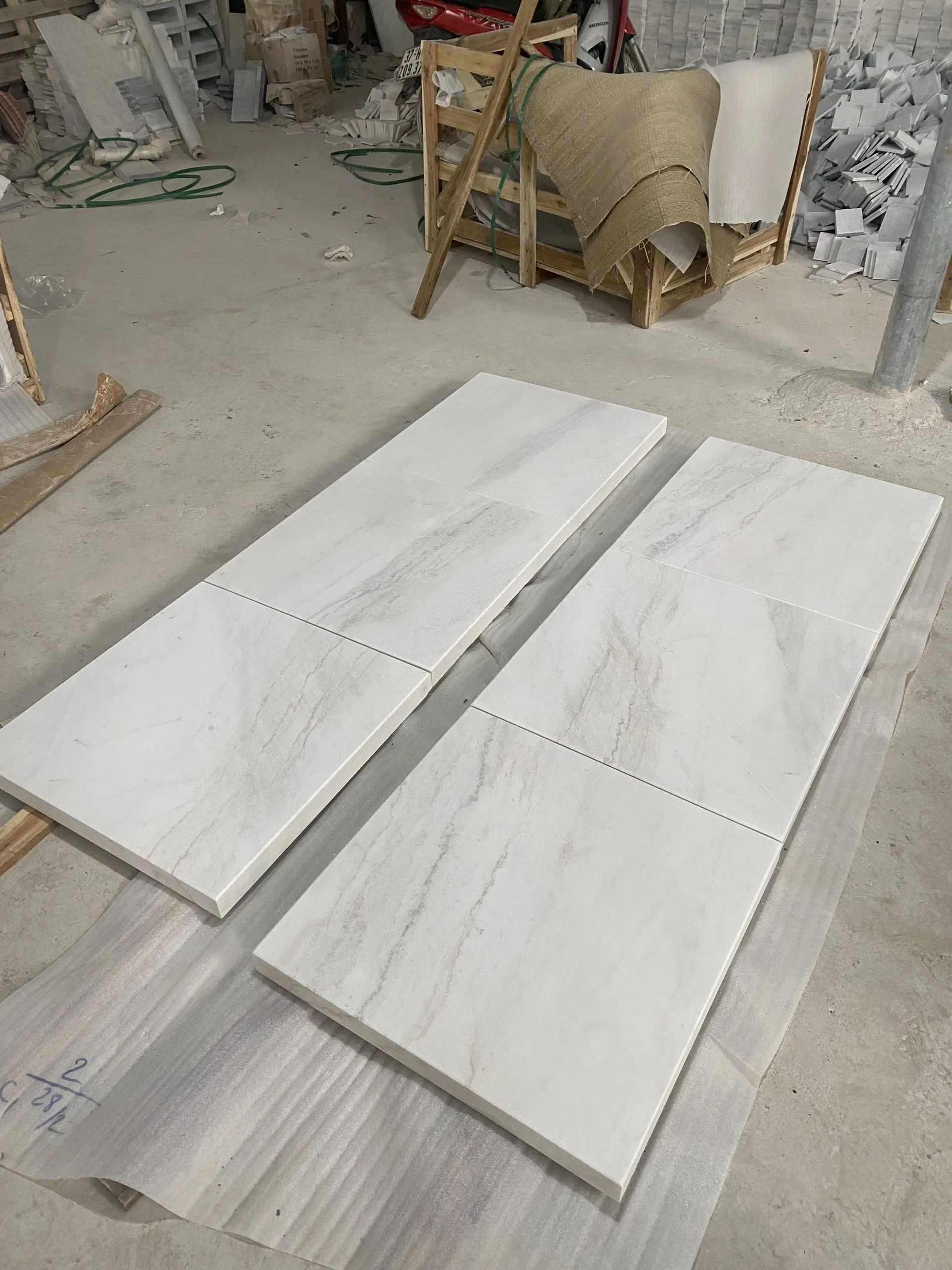 Modern Design Vietnam Style White Cloud Marble Stone 60x60x2,5cm Sandblasted Natural Style for Hotel Applications