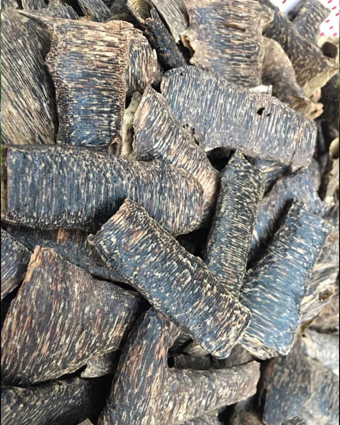 Natural Premium Organic Agarwood Chips Super Grade Aloeswood Eaglewood Gharuwood Chunks  Oudh Incense Fragrance Sweet Full Oil