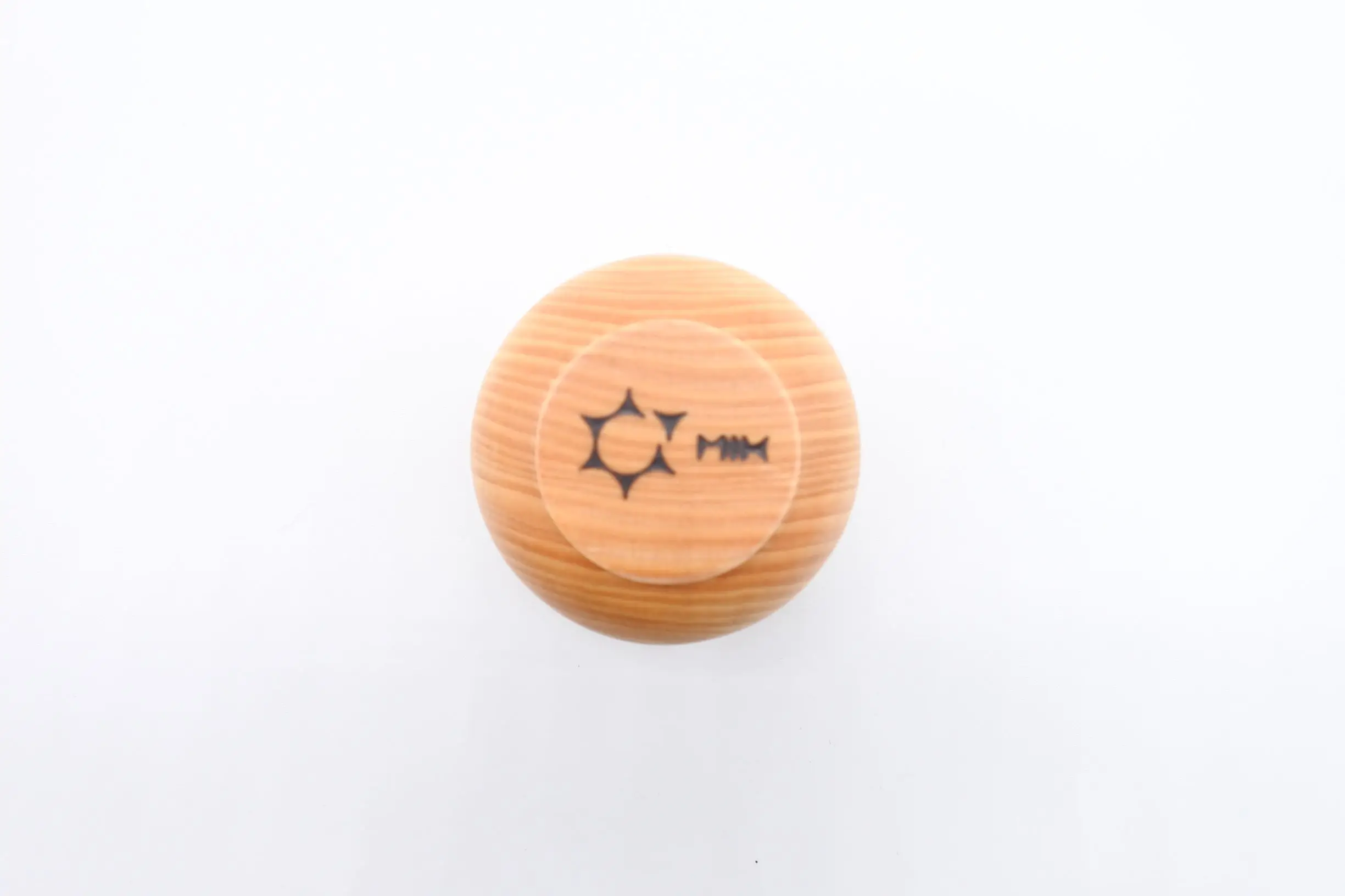 Wooden Handmade Sake Cup -guinomi maru- Wholesale sake cups are very light and easy to hold. It has a urethane coating