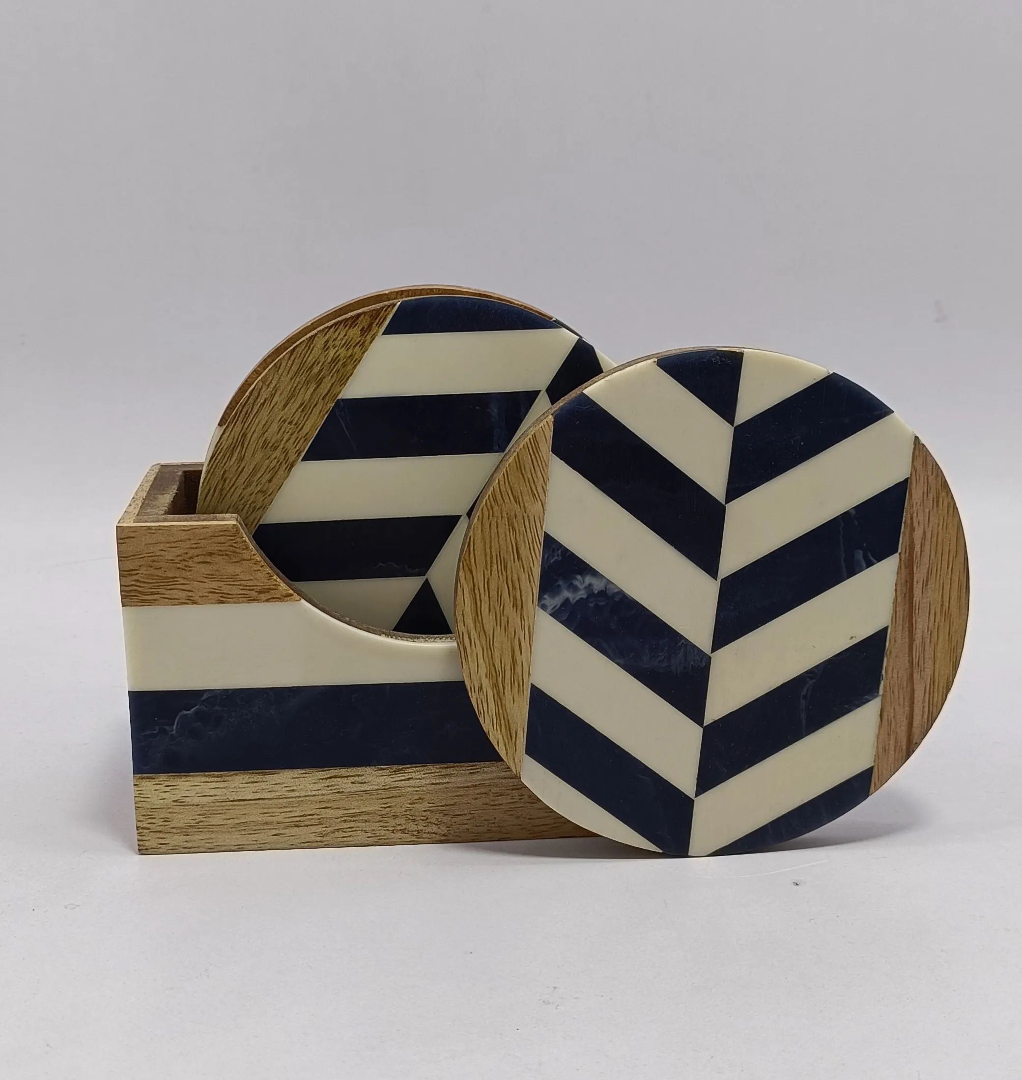 New Arrival Resin And Wood Coaster Set of 4 pcs With Wooden Stand Epoxy Custom Colour Tea Cup coasters at wholesale