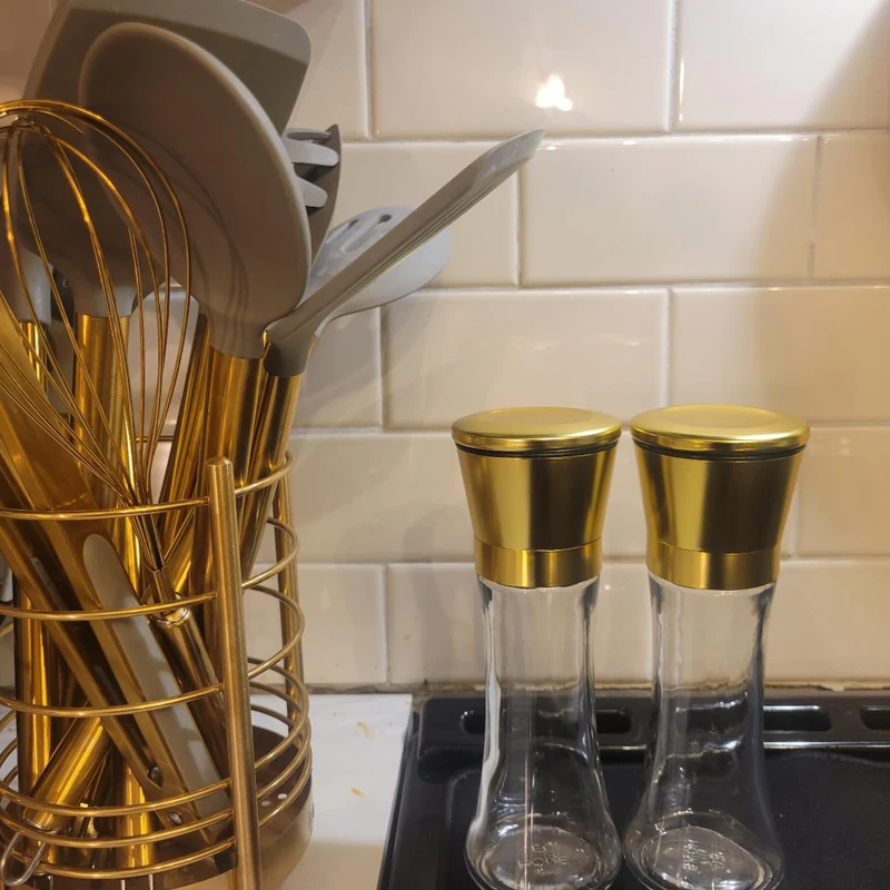 2024 New Gold manual spice salt and pepper shakers wholesale refillable spice salt pepper grinder set salt and pepper mill