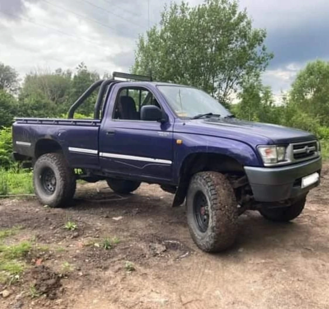 Недорогие подерженные грузовики Hilux-в хорошем состоянии