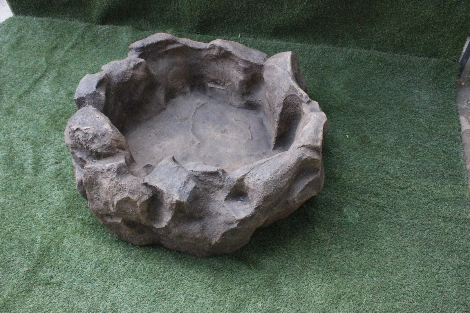 Direct Factory Prices Round Pond Small with Fiberglass Material Made Natural Look Pond For Sale By Indian Exporters