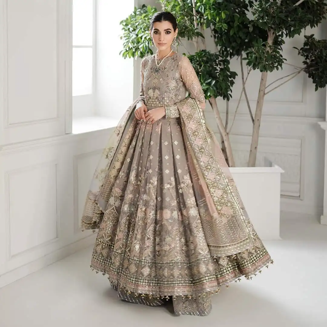 Дизайнерские пикистанские шифоновые вышитые костюмы из 3 предметов доступны по оптовой цене для доставки дверей всему миру