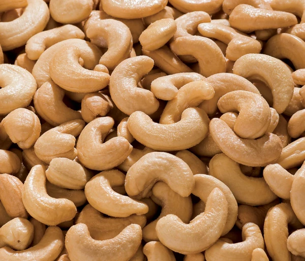 WHOLESALE BEST PRICE HIGH QUALITY DRIED AND WHITE COLOR BROKEN CASHEW NUTS / BROKEN CASHEW KERNELS