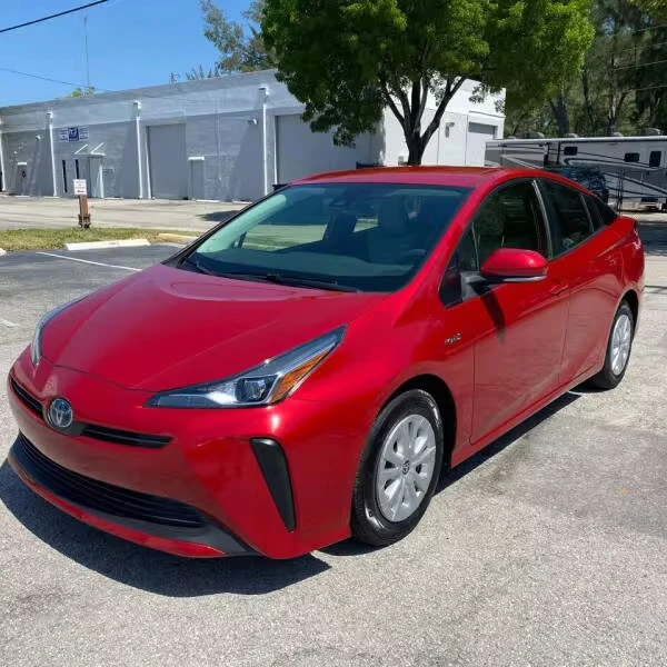 2021 Toyo-ta Pri-us L Eco 4dr хэтчбек