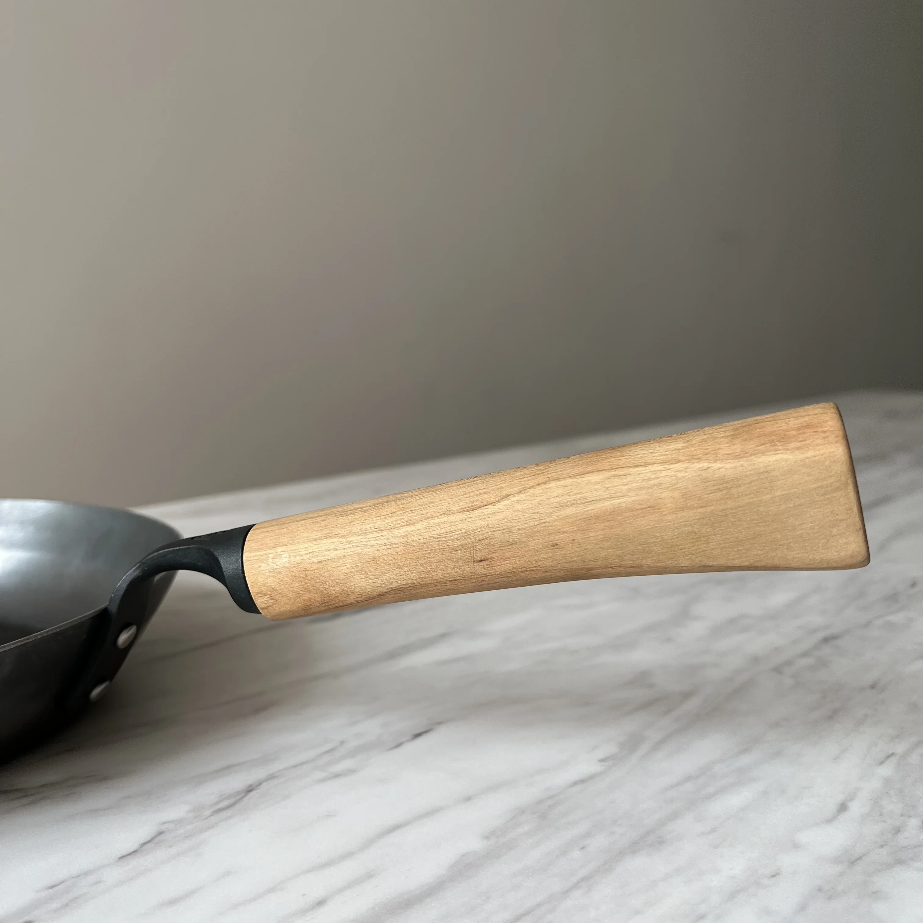 Японская глубокая сковорода Tsukumo из кованой стали 27 см без покрытия сделано в Японии