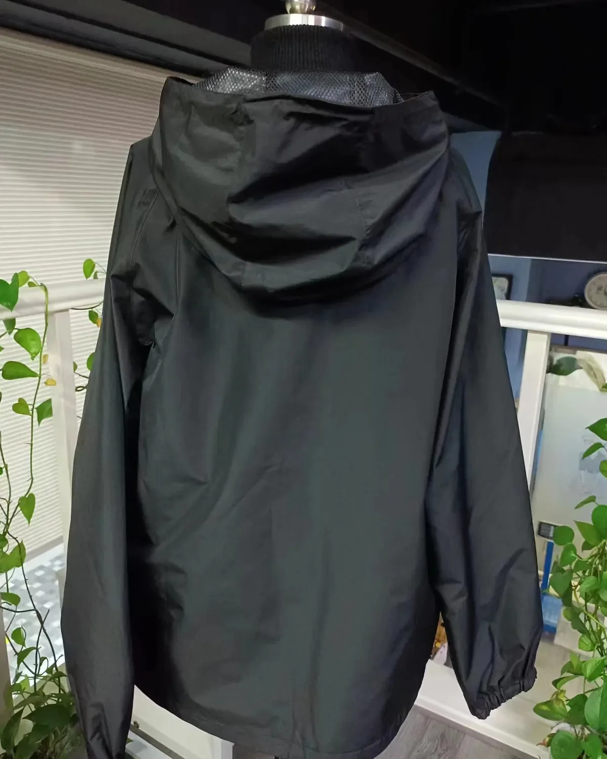 Mens Water-Resistant Hooded Jacket Zip-Front Wind- and Water-Resistant Hooded Jacket OEM Custom Hiking Outdoor WindbreakerJacket