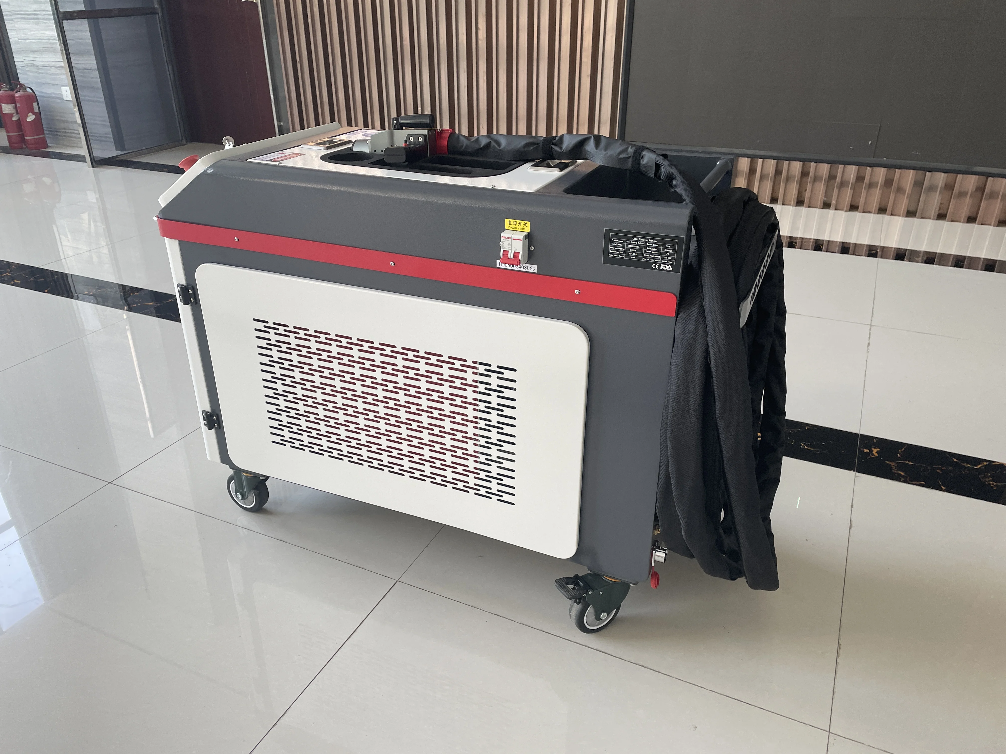 500W Portable Handheld Laser Cleaner Water Cooling Pulse Laser Cleaning Machines for Metal Rust Removal