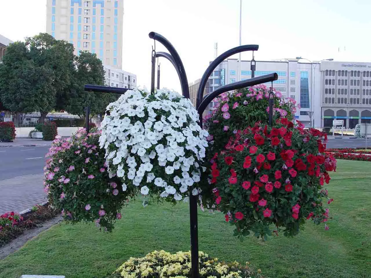 Hot Sale Best Quality Plastic Flower  Desktop Planter Pot Hanging Grow Bag 12 slits Pot Bags Durable Strong Handles Plant Pots
