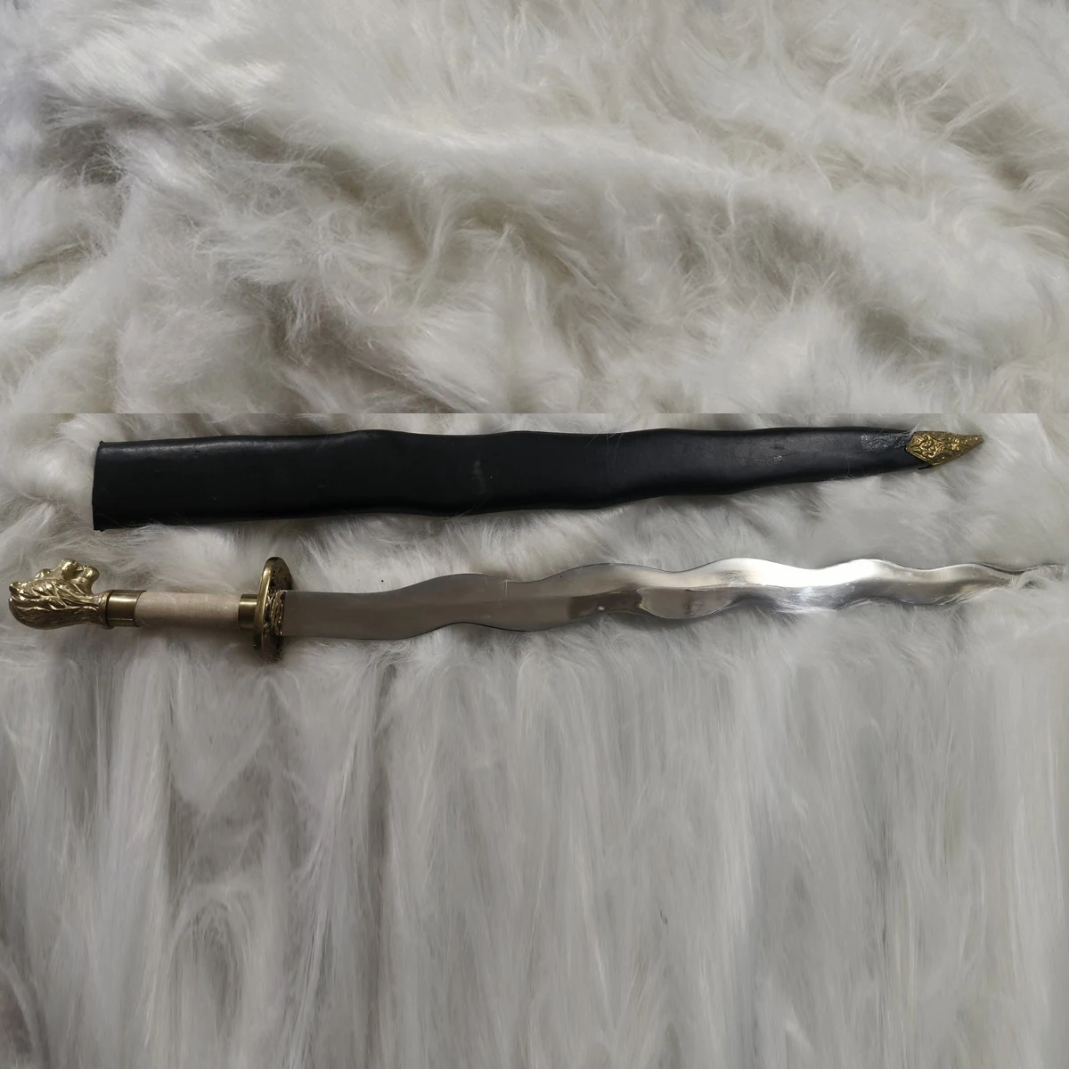 Realistic Medieval Sword for Knight Costumes: Premium Replicas for Collectors and Historical Enthusiasts