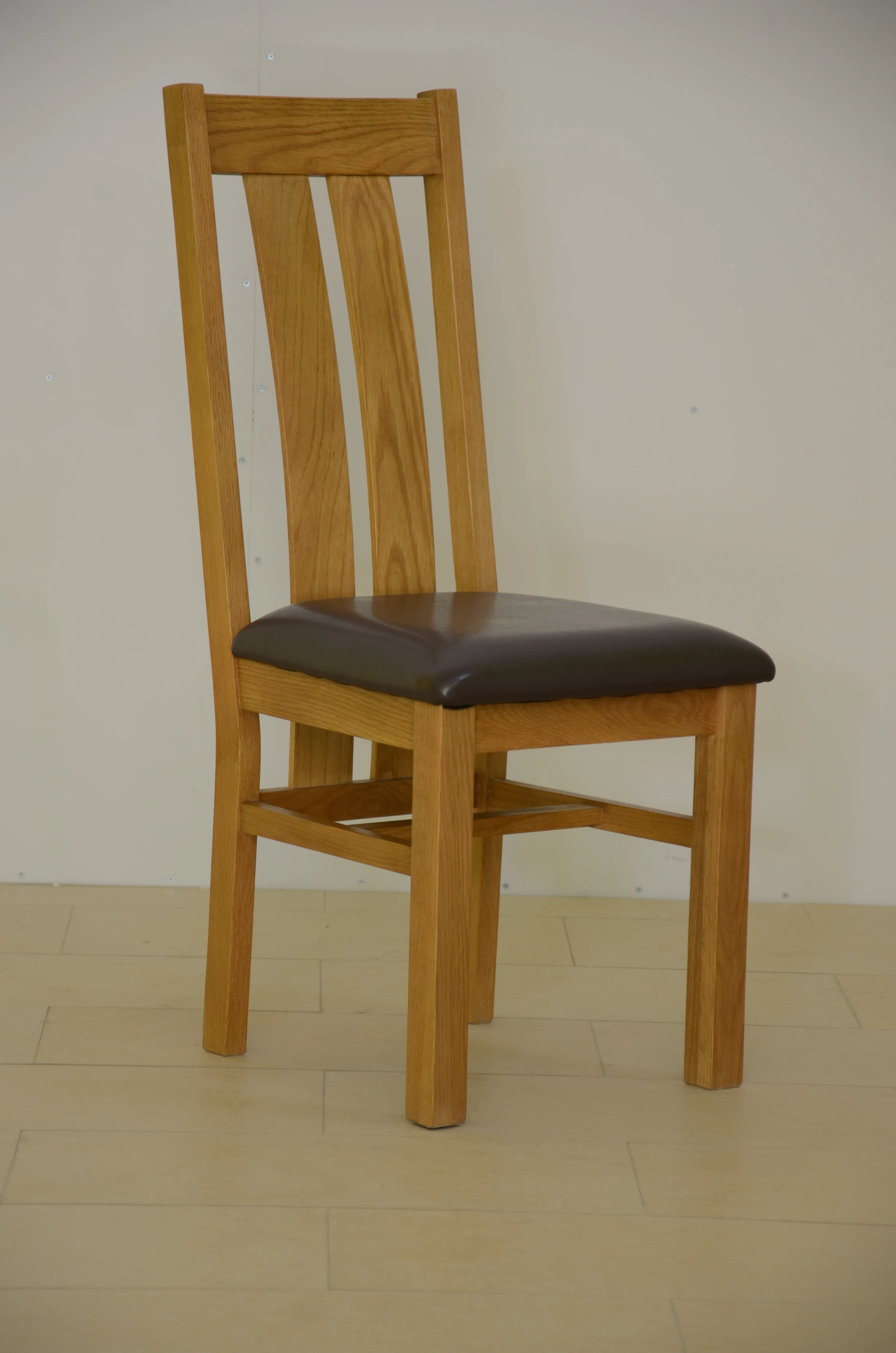 WOODEN CHAIR