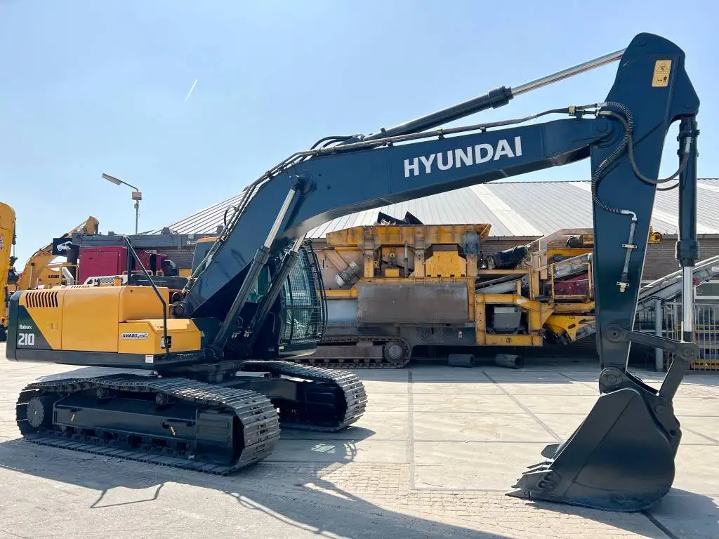 Construction Machinery Hyundai R210 Excavator