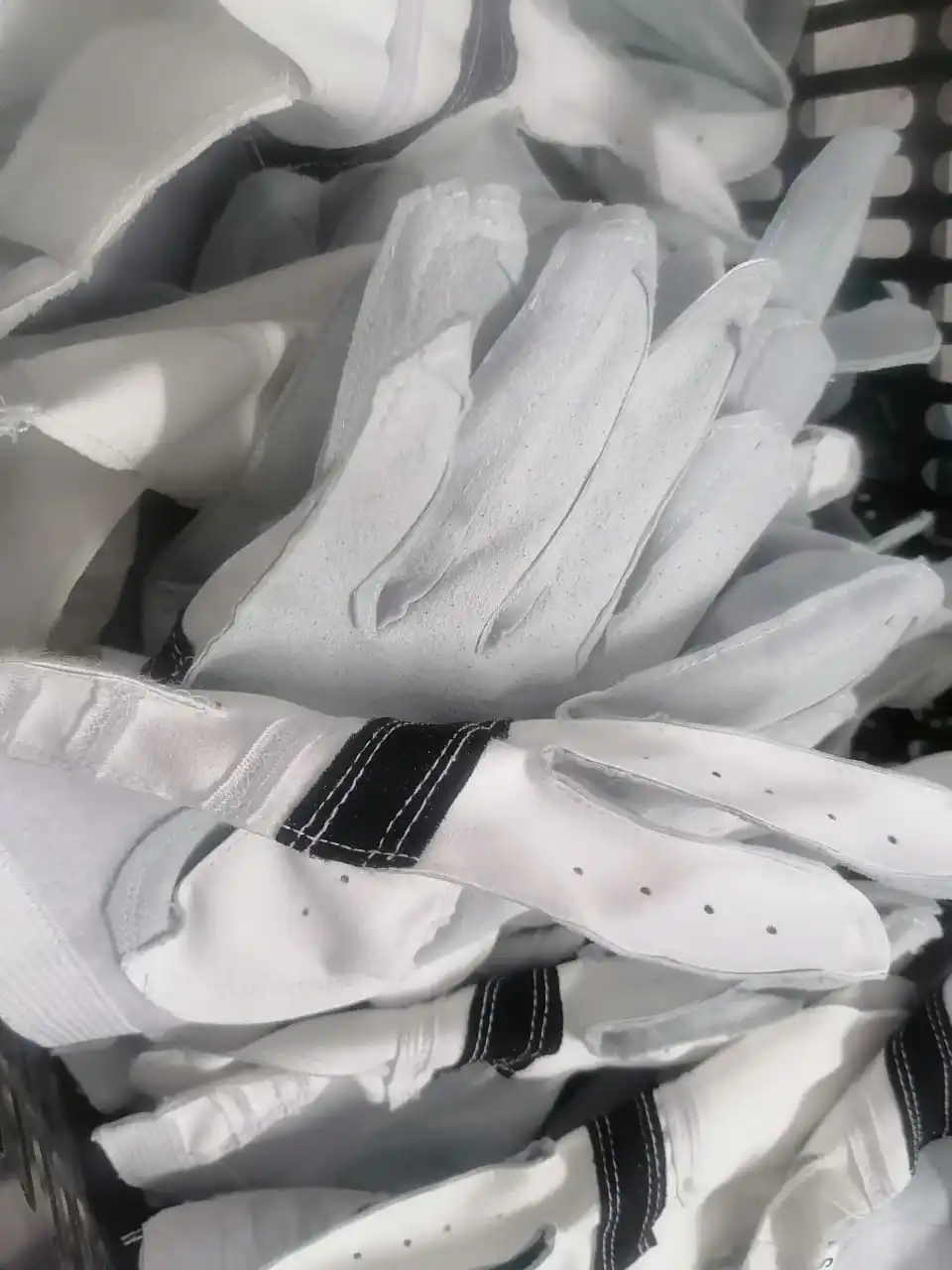 Hot Selling Golf Gloves Competitive newly Custom made Cabretta leather golf gloves Custom Golf gloves