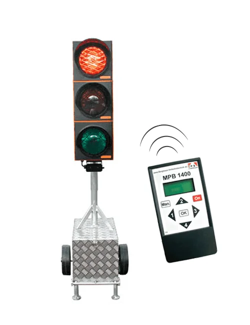 New Zealand Standard MPB 3200/3400/4000 LED Portable Traffic Lights Radar Detection 30w Solar Panel 20AH Lithium Battery