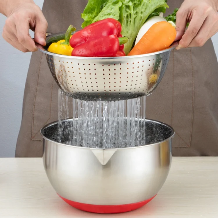 Wholesale 4 in 1 Grater Oil Mesh Strainer Sets Stainless Steel Serving Bowls Silicone Bottom Mixing Bowl Colander Set