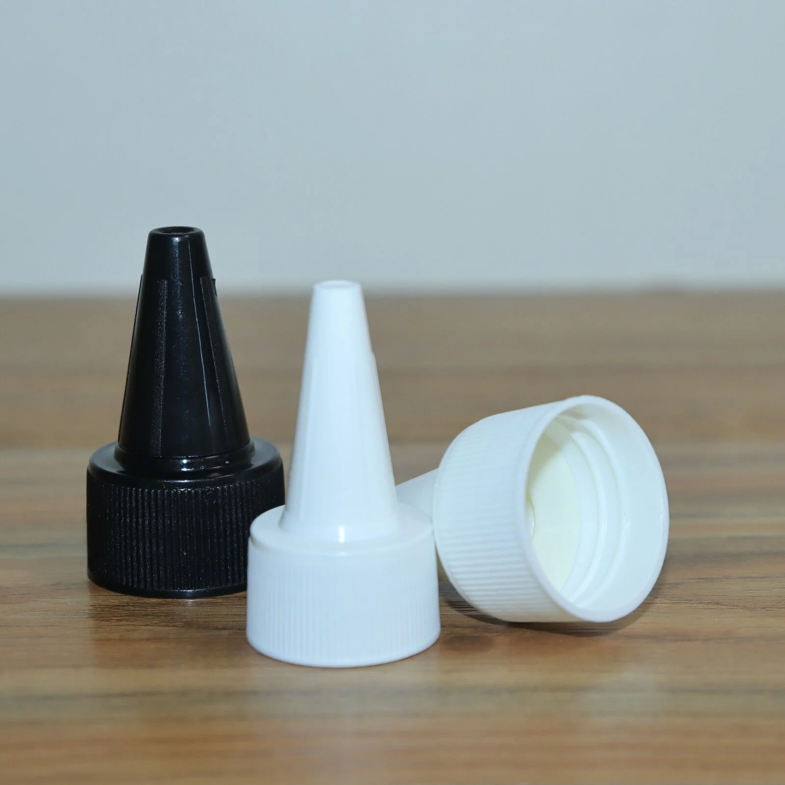 Best quality lids bottle caps closures black twist cap 18/410,20/410  plastic oil bottle nozzle twist cap
