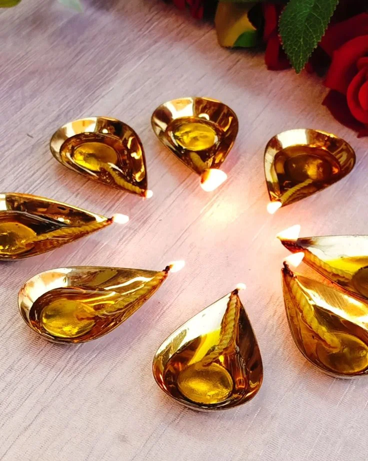 Top selling Trendy Brass Diya for Puja Oil Lamp Lotus Shape Deepak for Pooja Diwali Decoration Kuber Diya